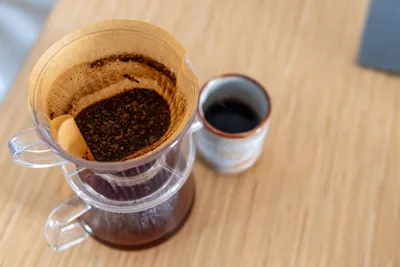 Café de filtro recién preparado